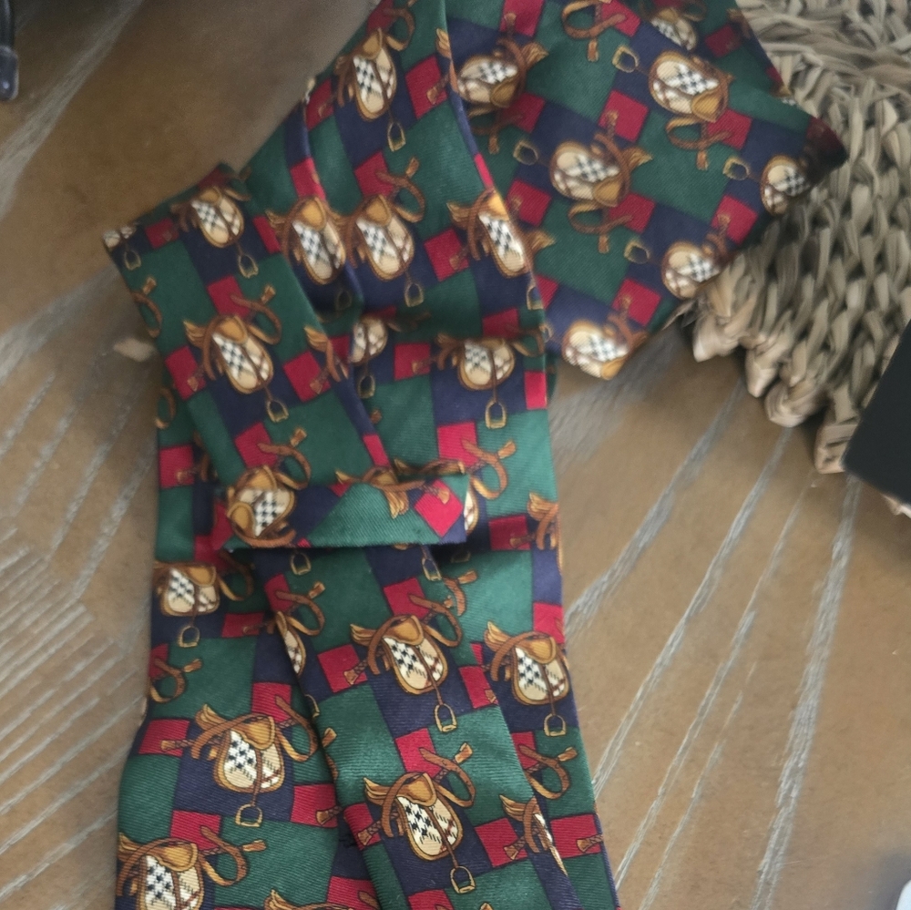 Classic Vintage Elegant Green and Red Patterned Men's Tie - Picture 11 of 17